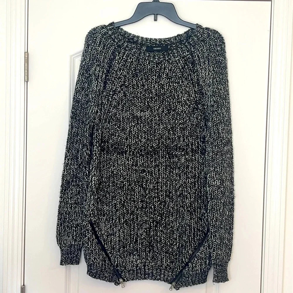 Forever 21 Sweater Womens Small Black White With Front Zippers